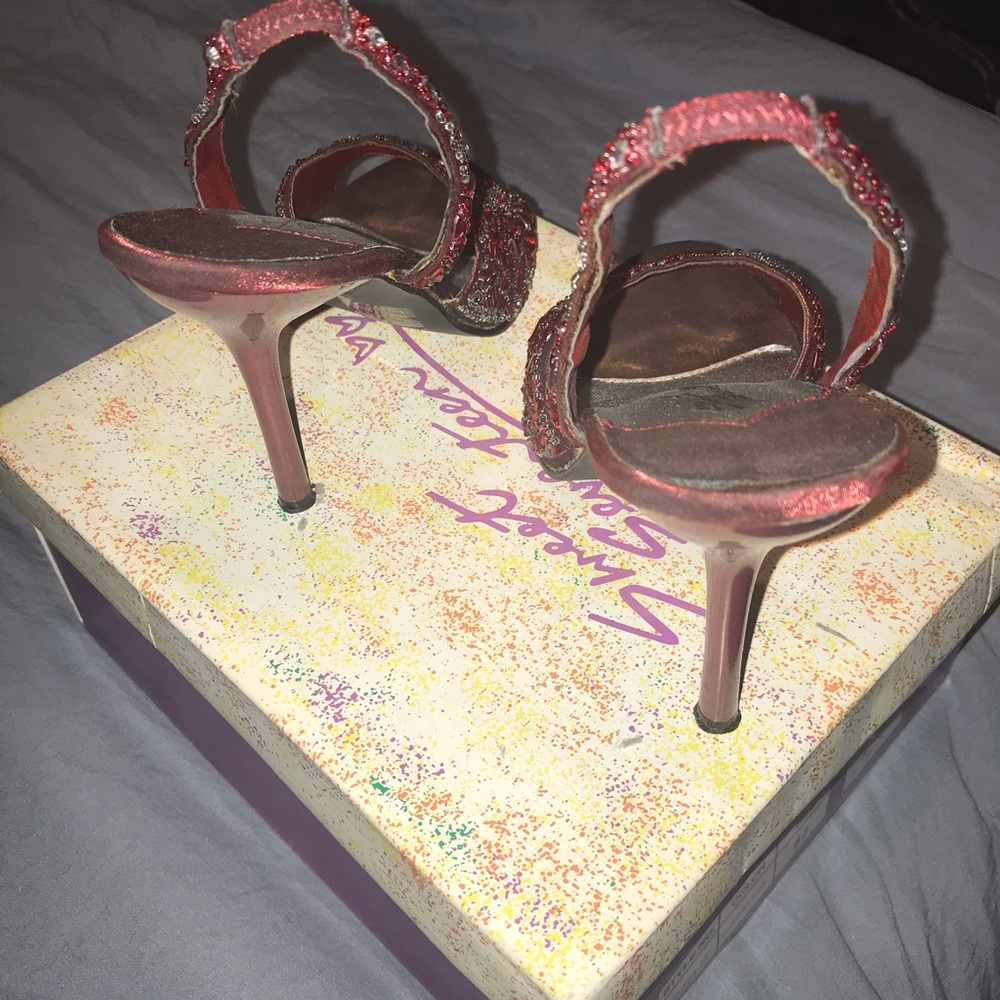 Red heels - Picture 3 of 4